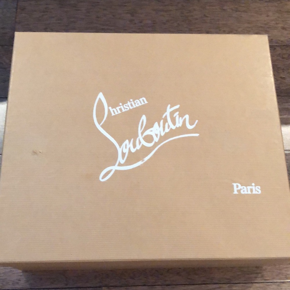 Christian louboutin authentic sandal 550$ - Picture 7 of 9